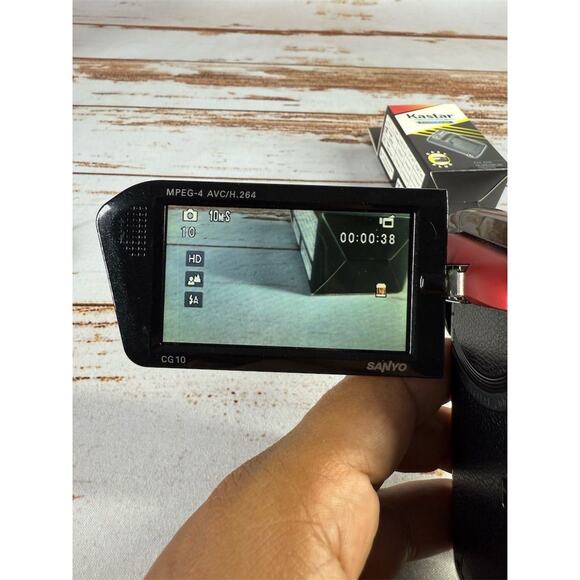 Sanyo Xacti CG10 Red – 10MP HD Camcorder, 5x Zoom, Charger - Picture 6 of 7